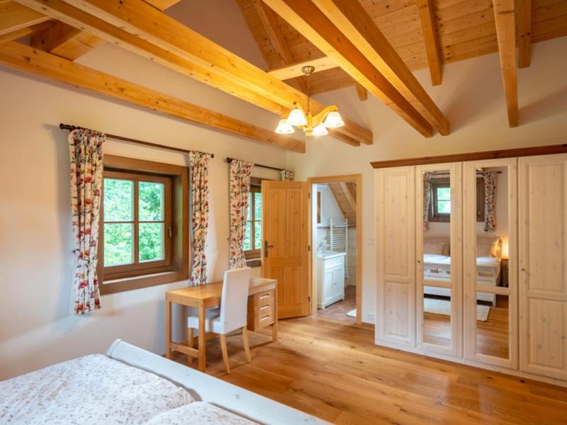 Poloroubenka Srni 18 New